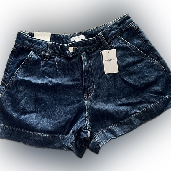 pleated denim shorts - Picture 3 of 4